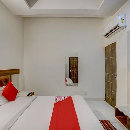 Oyo 78981 The Diamond Nest Noida Esterno foto