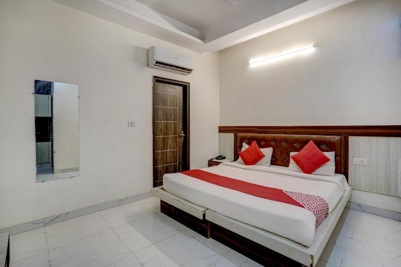 Oyo 78981 The Diamond Nest Noida Esterno foto