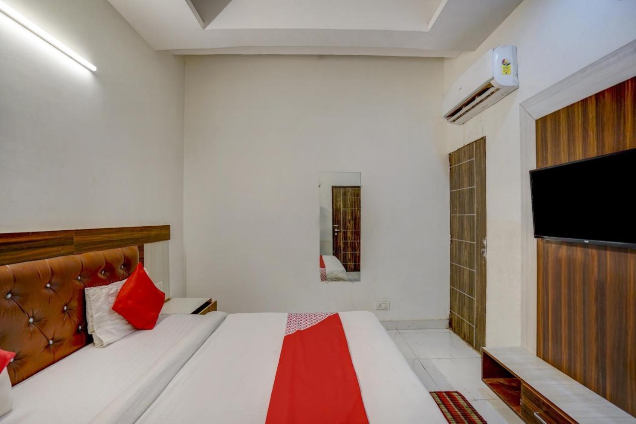 Oyo 78981 The Diamond Nest Noida Esterno foto