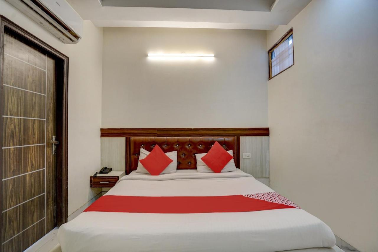 Oyo 78981 The Diamond Nest Noida Esterno foto