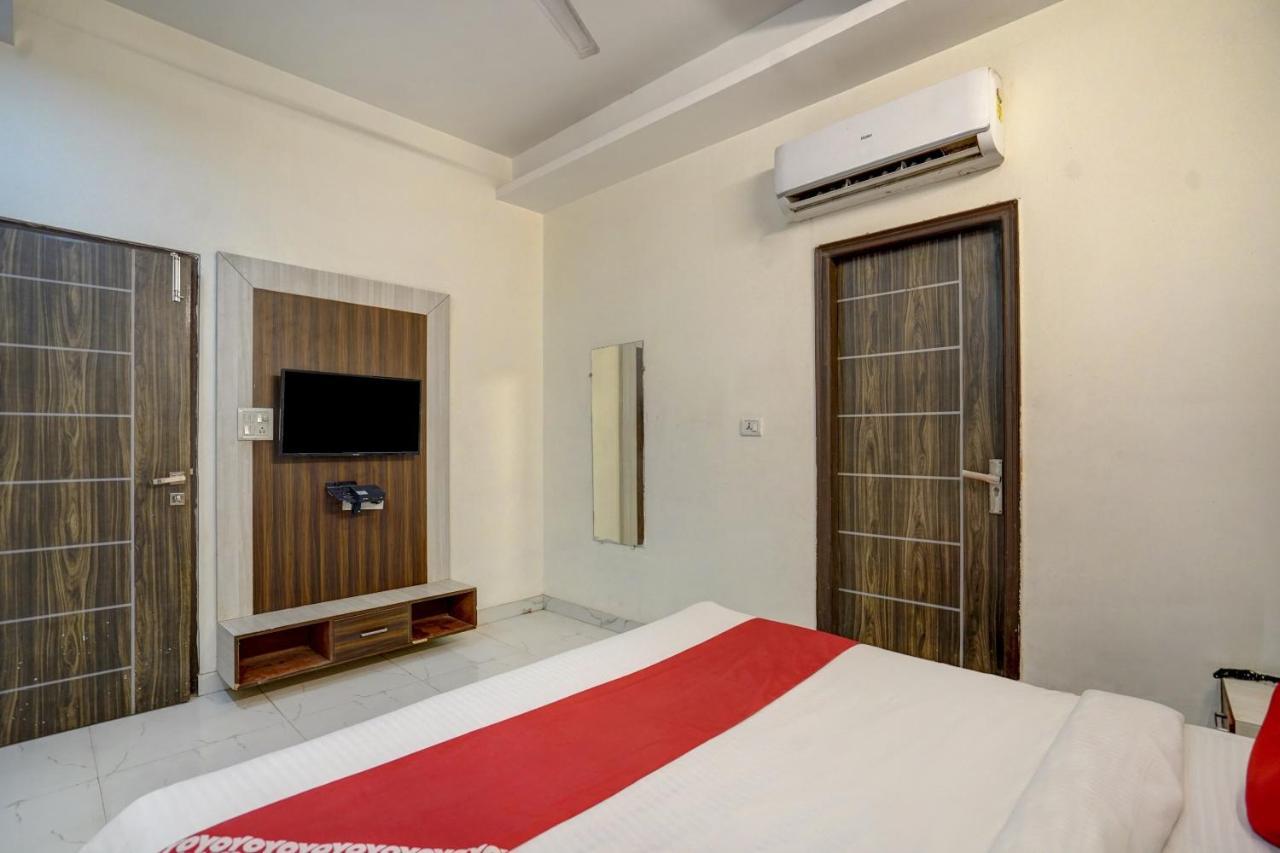 Oyo 78981 The Diamond Nest Noida Esterno foto