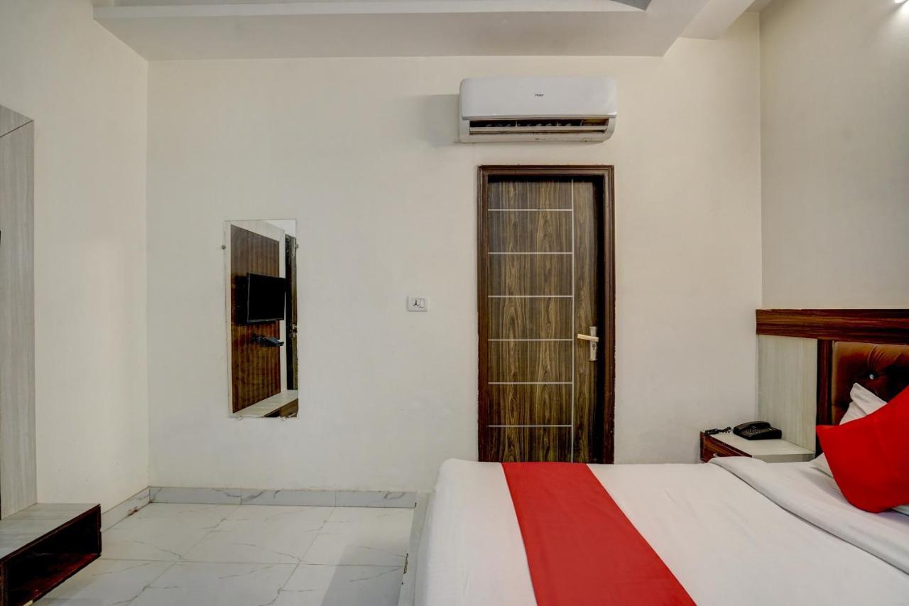 Oyo 78981 The Diamond Nest Noida Esterno foto