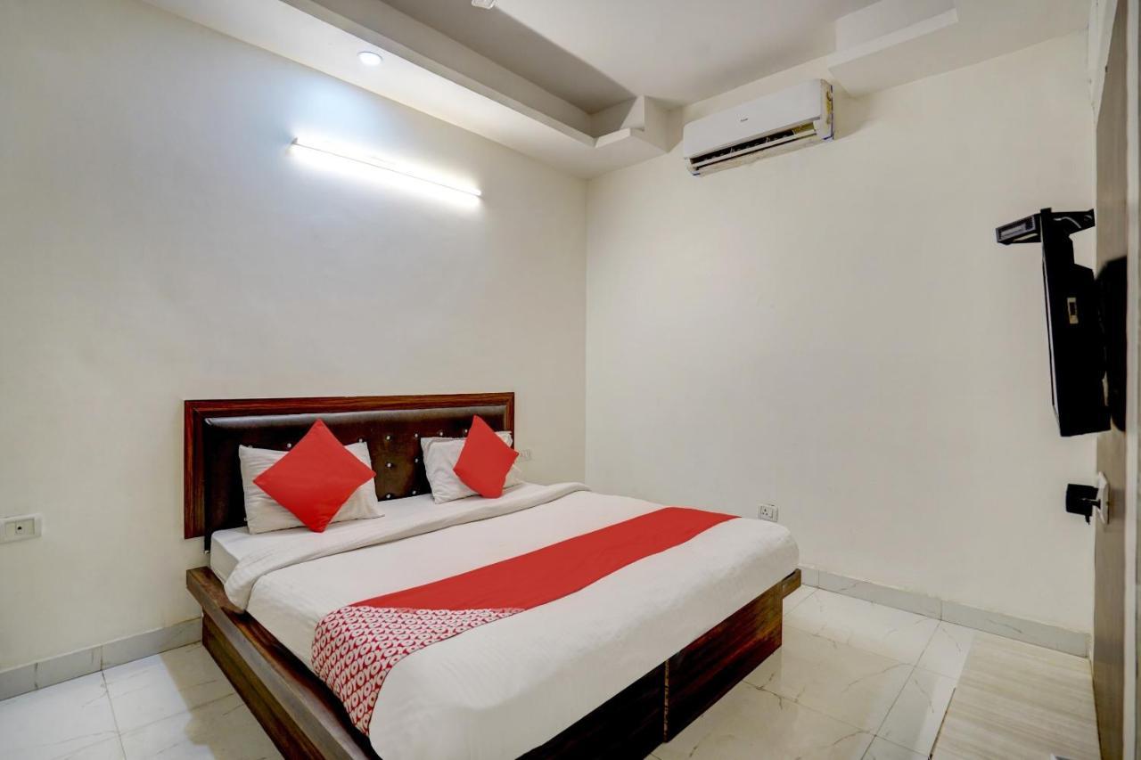 Oyo 78981 The Diamond Nest Noida Esterno foto
