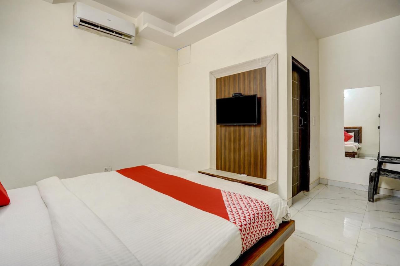 Oyo 78981 The Diamond Nest Noida Esterno foto