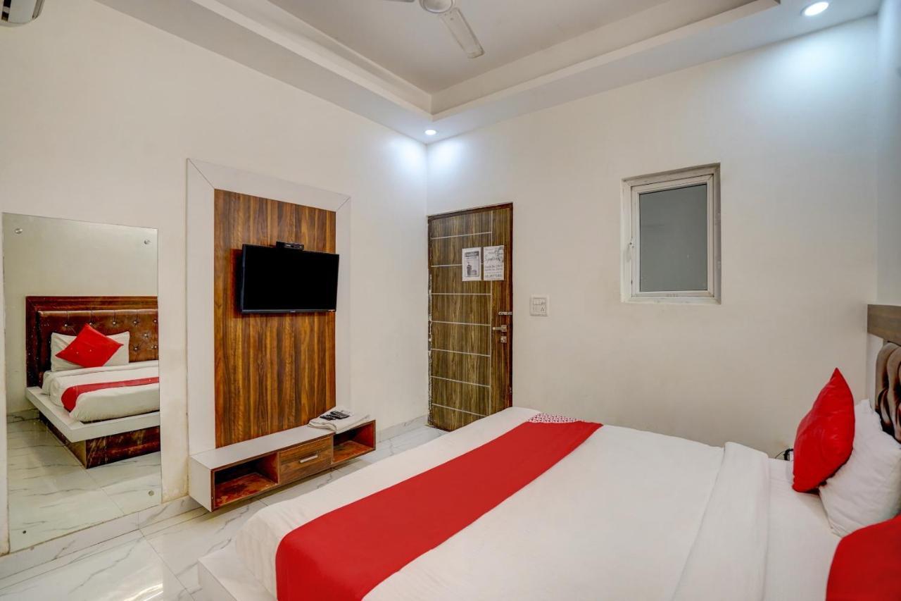 Oyo 78981 The Diamond Nest Noida Esterno foto