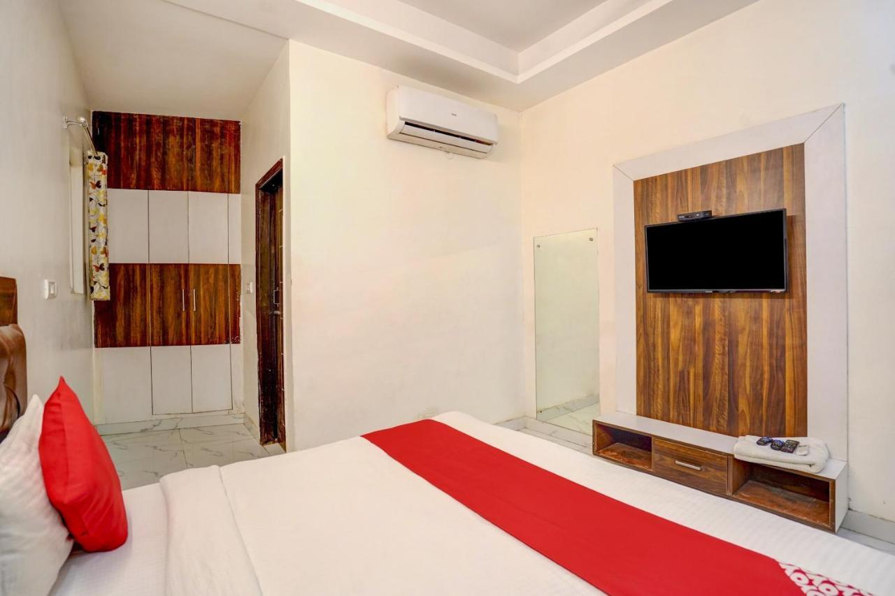 Oyo 78981 The Diamond Nest Noida Esterno foto