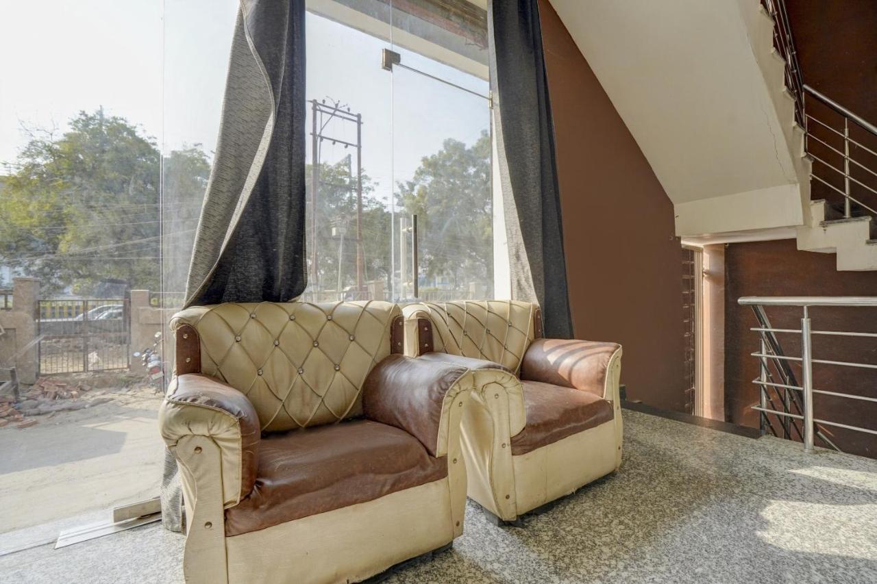 Oyo 78981 The Diamond Nest Noida Esterno foto