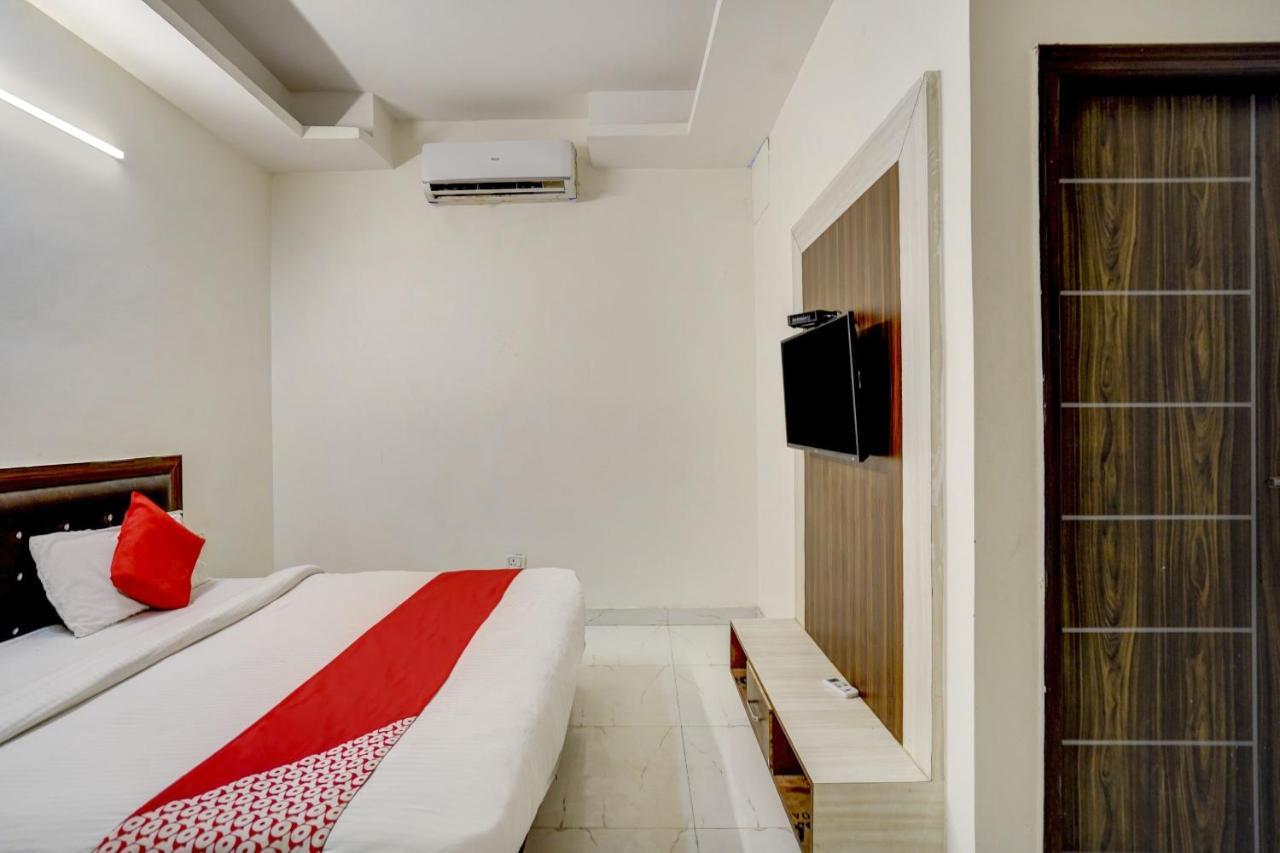 Oyo 78981 The Diamond Nest Noida Esterno foto