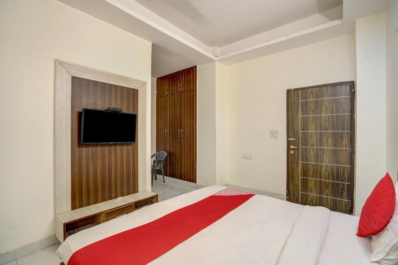 Oyo 78981 The Diamond Nest Noida Esterno foto