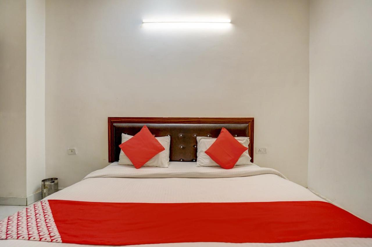 Oyo 78981 The Diamond Nest Noida Esterno foto